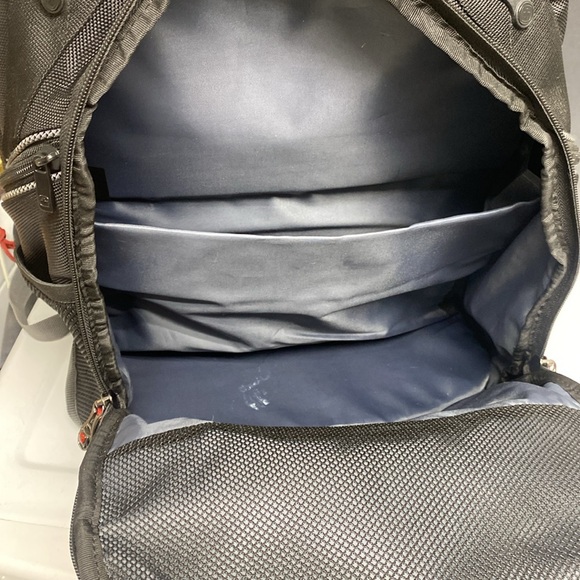 Wenger Synergy Pro 16" Laptop Backpack, Black/Grey - Picture 15 of 17